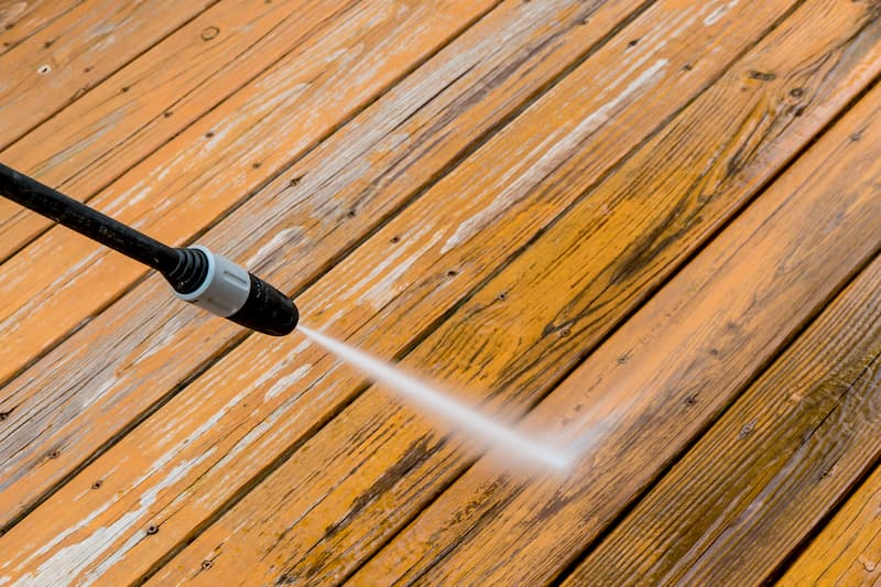 Fence deck cleaning